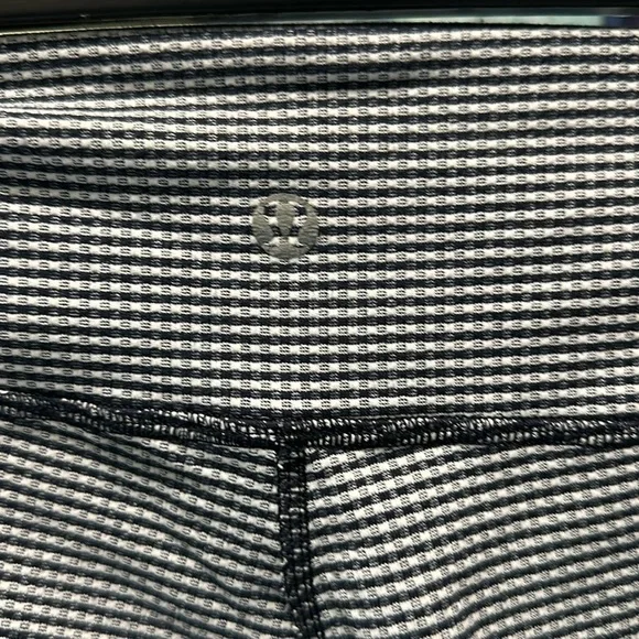 Lululemon Athletica Blue White Checkered Crop Leggings Size 4 Women’s - Picture 3 of 4